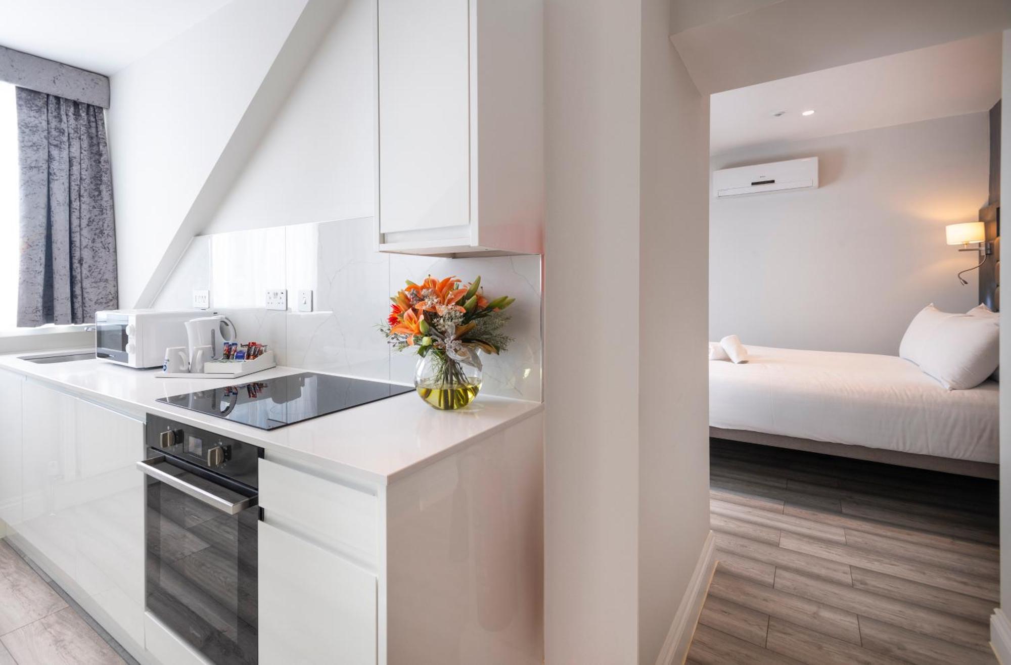 Western Chiswick Palace & 3* London