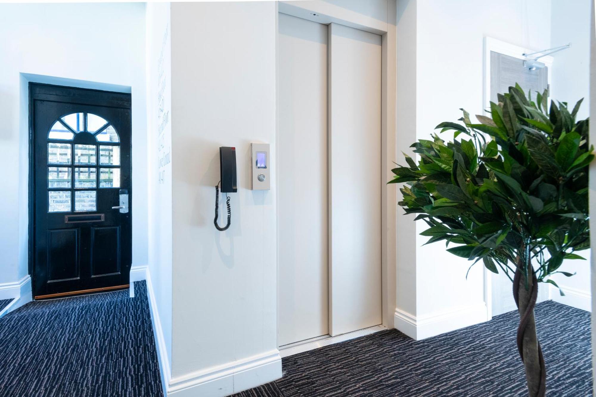 Western Chiswick Palace & Hotel 3*