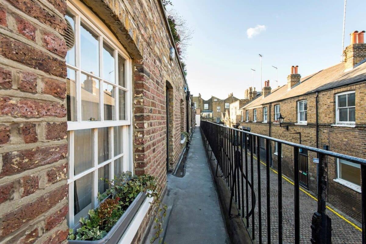 Apartment Idyllic Mews In Fantastic Location! London
