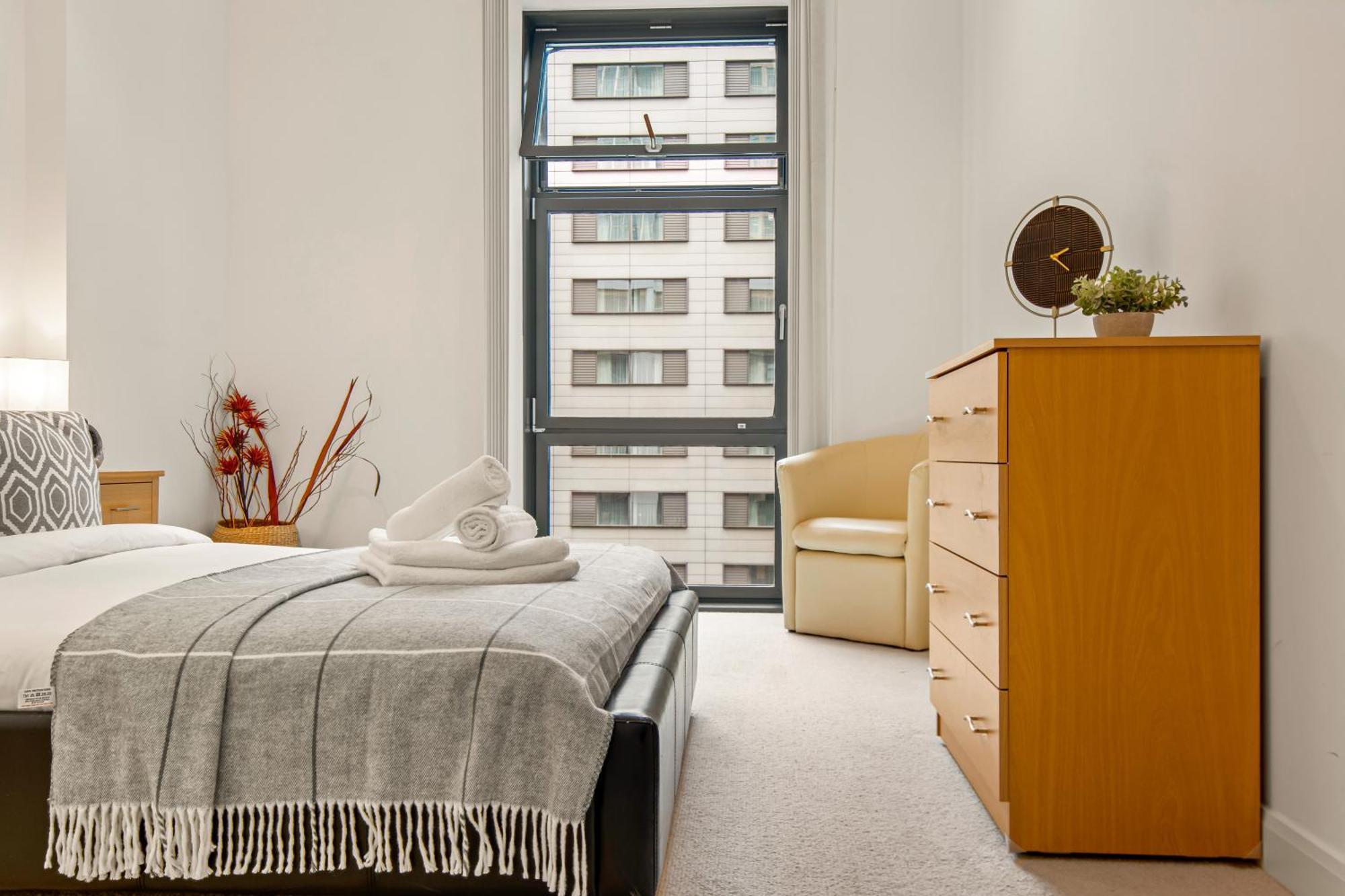 Mysquare South Quay One Bedroom Canary Wharf Apartment