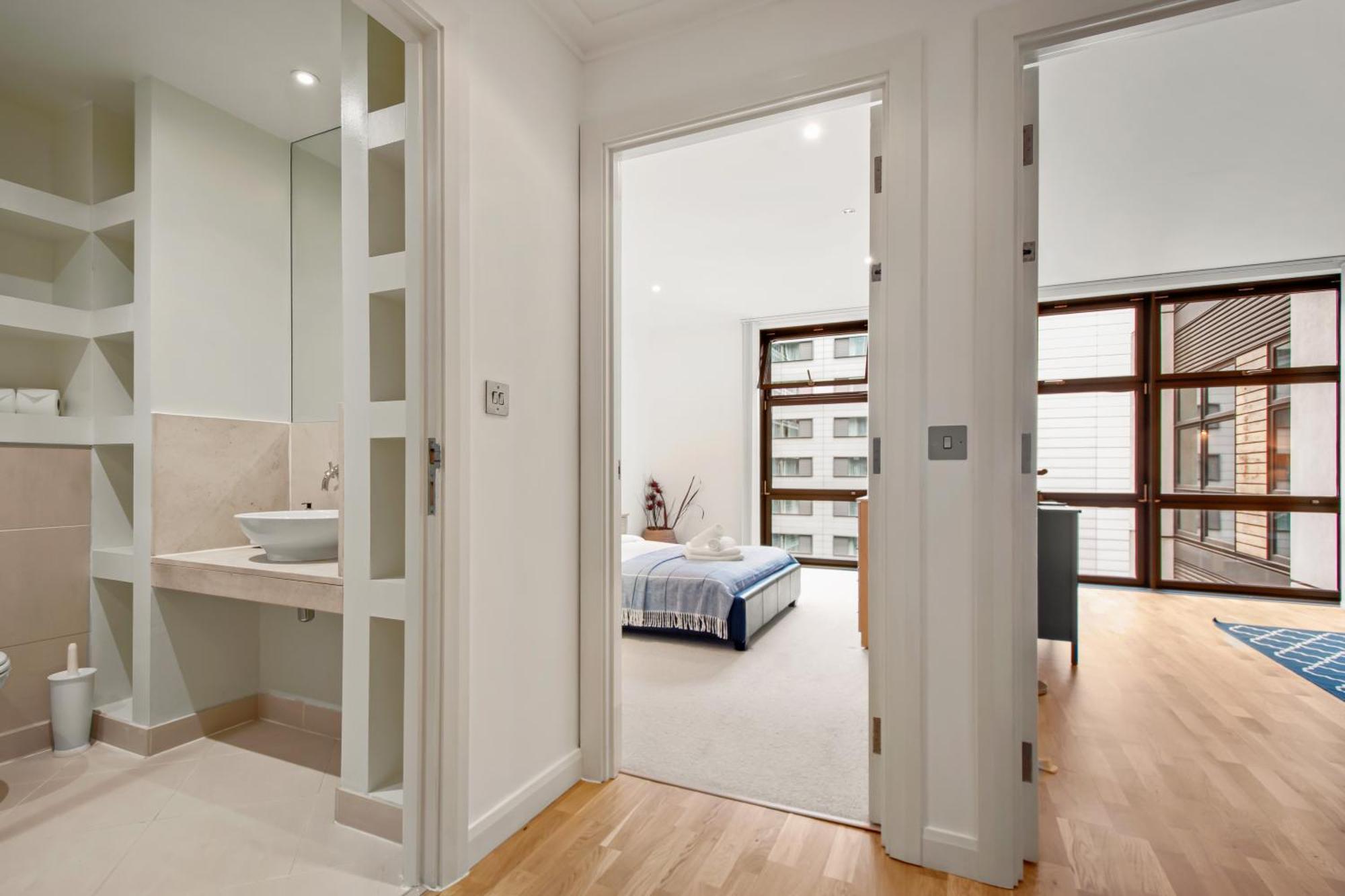 Mysquare South Quay One Bedroom Canary Wharf Apartment *