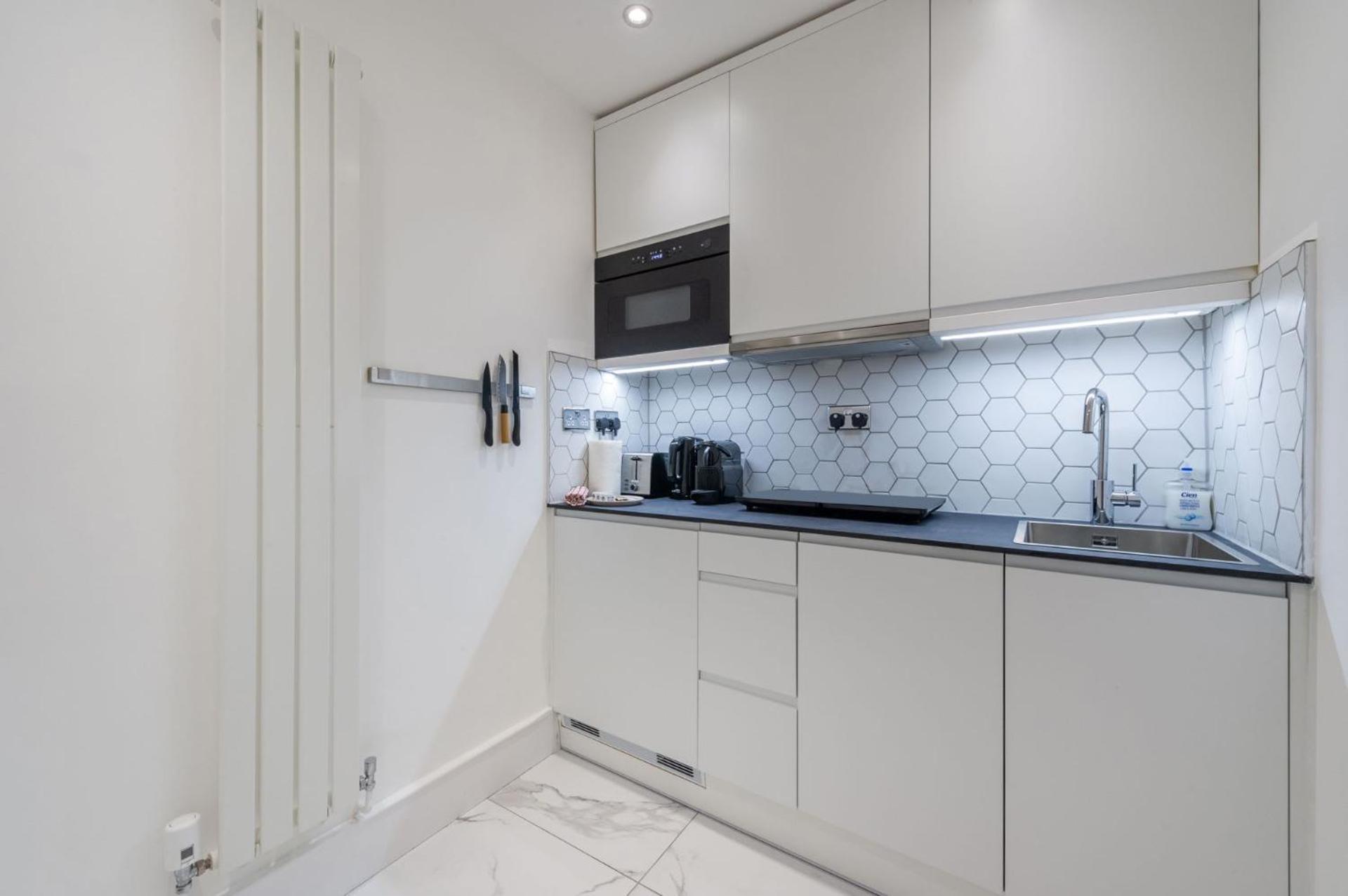 The Fairytale - Fitzrovia - By Frankie Says Apartment