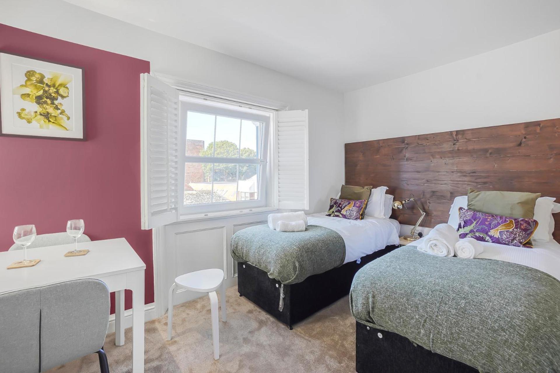 Appartement London*stamfordhill *2br*sleeps 5*2 Tube Lines*contractors*relocation *