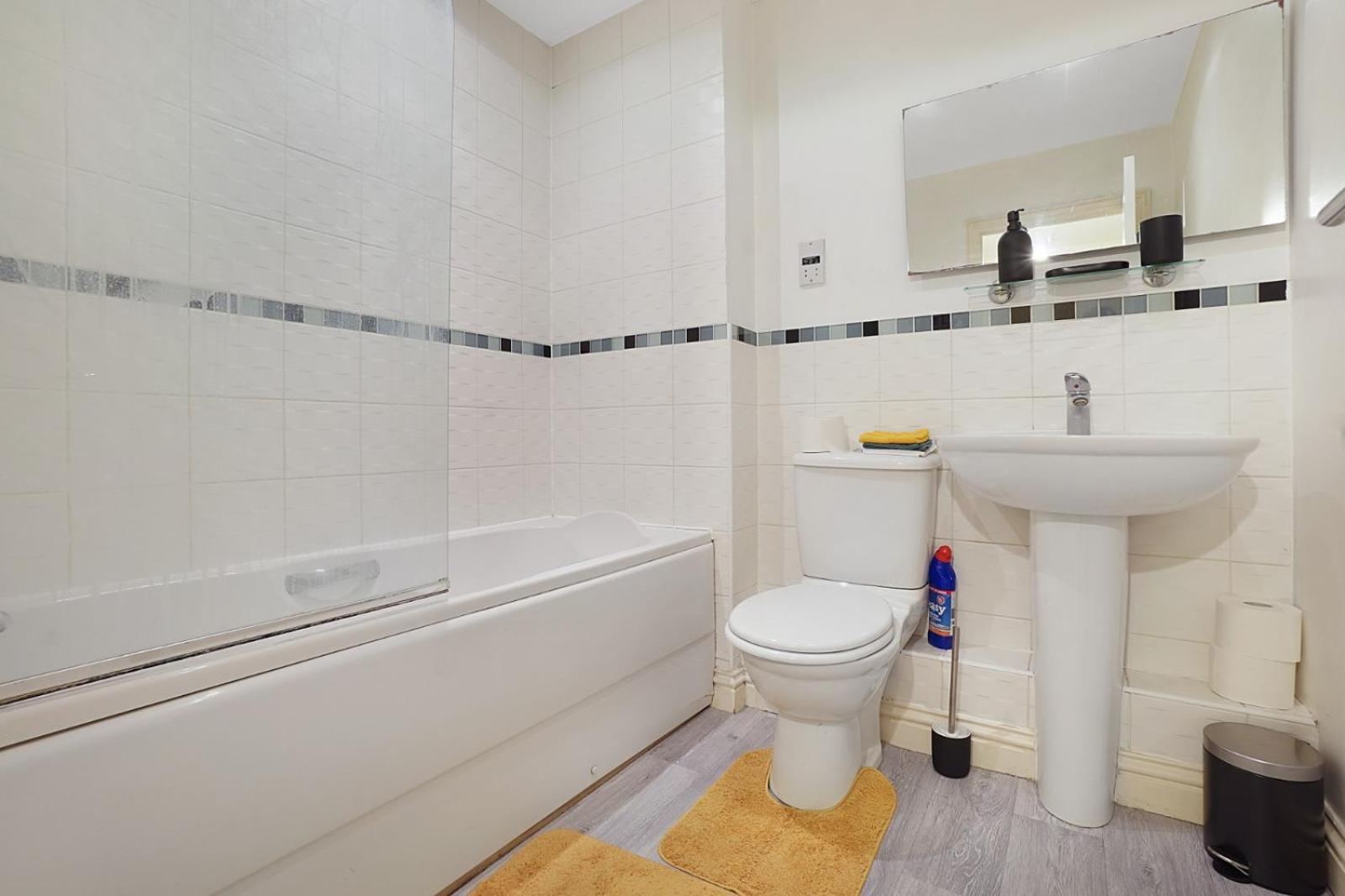 London*stamfordhill *2br*sleeps 5*2 Tube Lines*contractors*relocation Appartement *