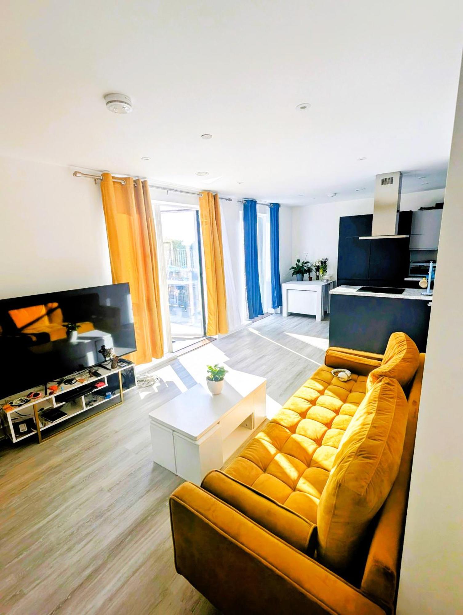 Modern Penthouse 2 Bedroom Flat In Stockwell - Brixton London