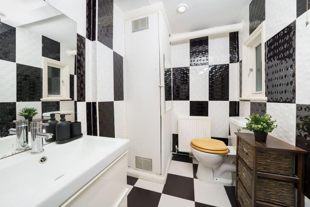 Modern And Luxurious 2 Bed Flat In Fulham London