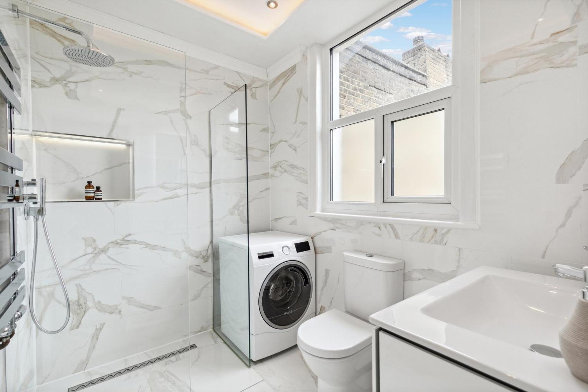 Spacious And Bright 1 Bedroom Flat Apartment *