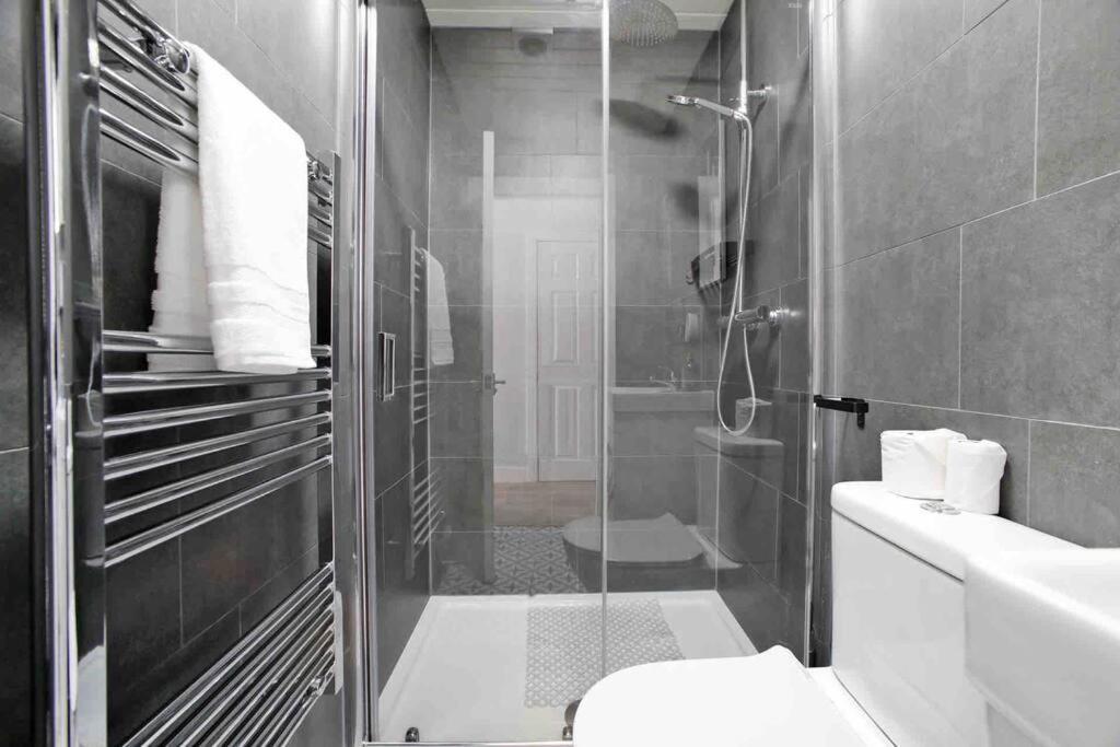 Apartment Sheperd's Bush Modern 40m2 London