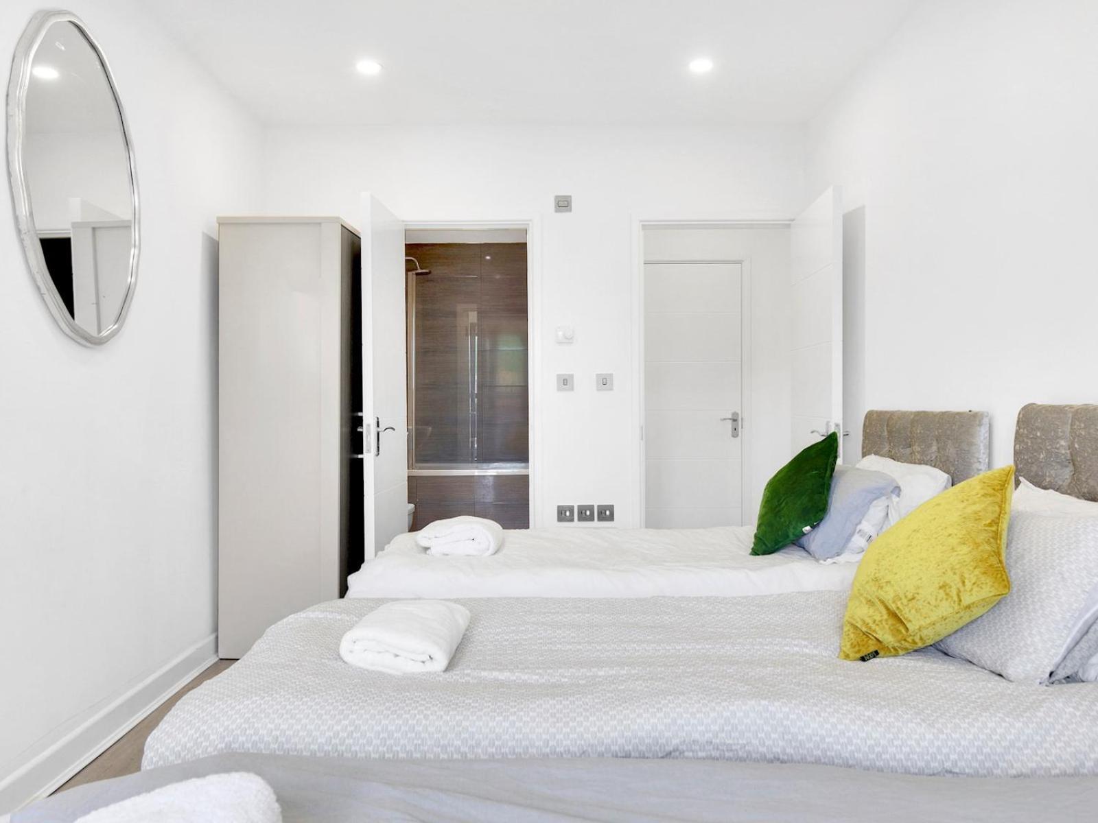 Pass The Keys Canning Town Excel Centre Balcony Holiday home London