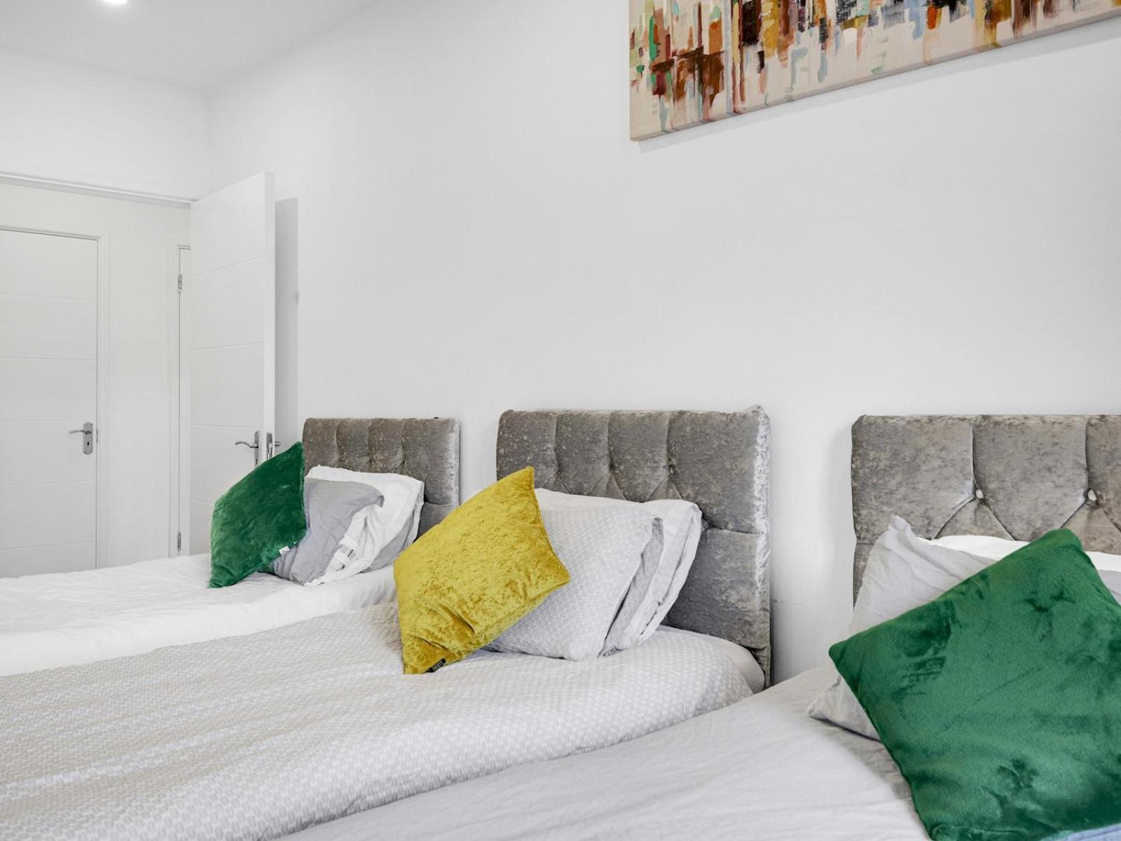 Pass The Keys Canning Town Excel Centre Balcony Holiday home