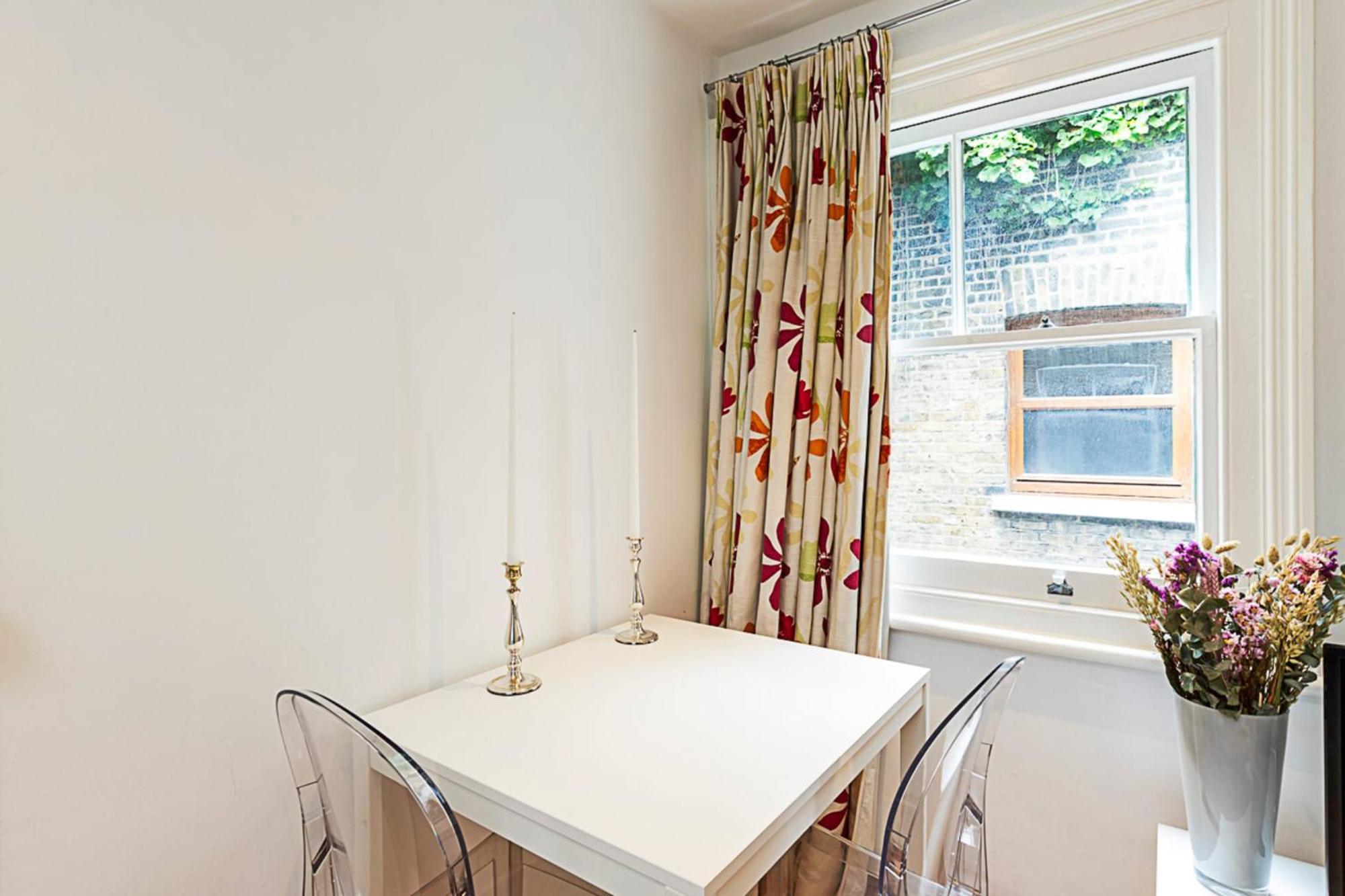 Apartment Parsons Modern One Bedroom Flat