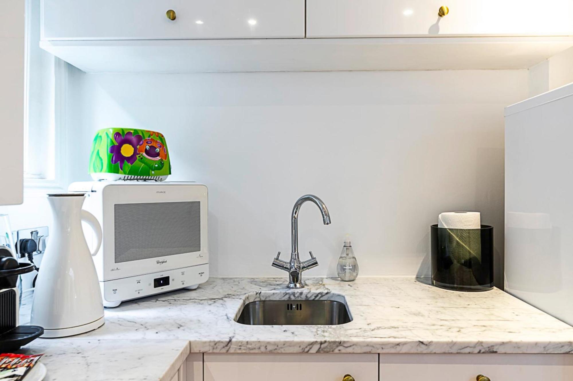 Parsons Modern One Bedroom Flat * London