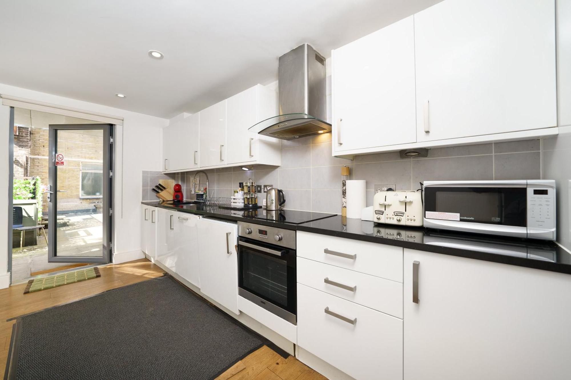 Modern 3 Bed 2 Bath Hyde Park * London