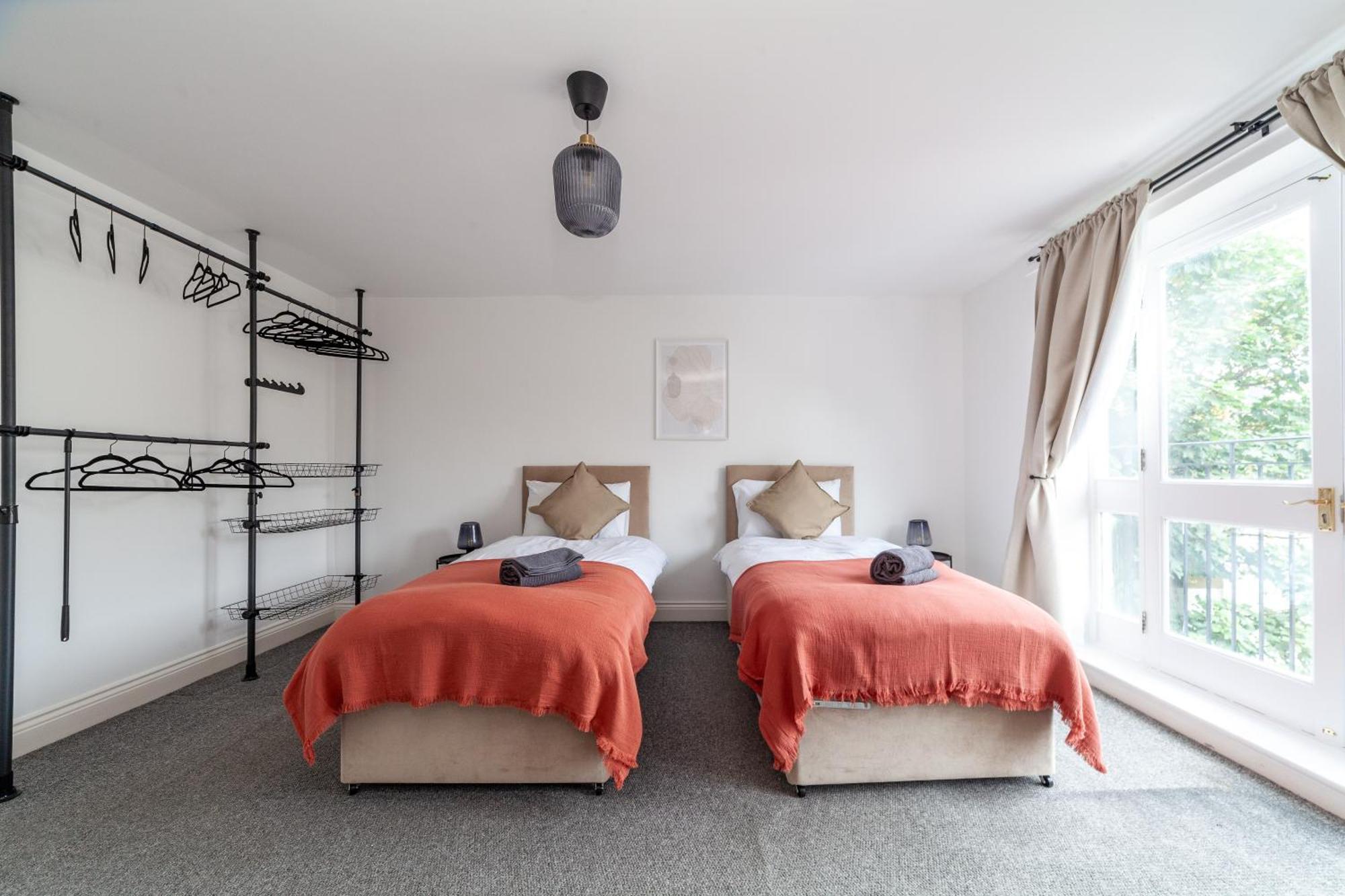 Ferienhaus Arte Serviced Stratford - 3 Bedrooms 2 Bathrooms London, Stratford, Maryland, Free Parking, Garden, Weekly Or Monthly - Up To 8 Guests London