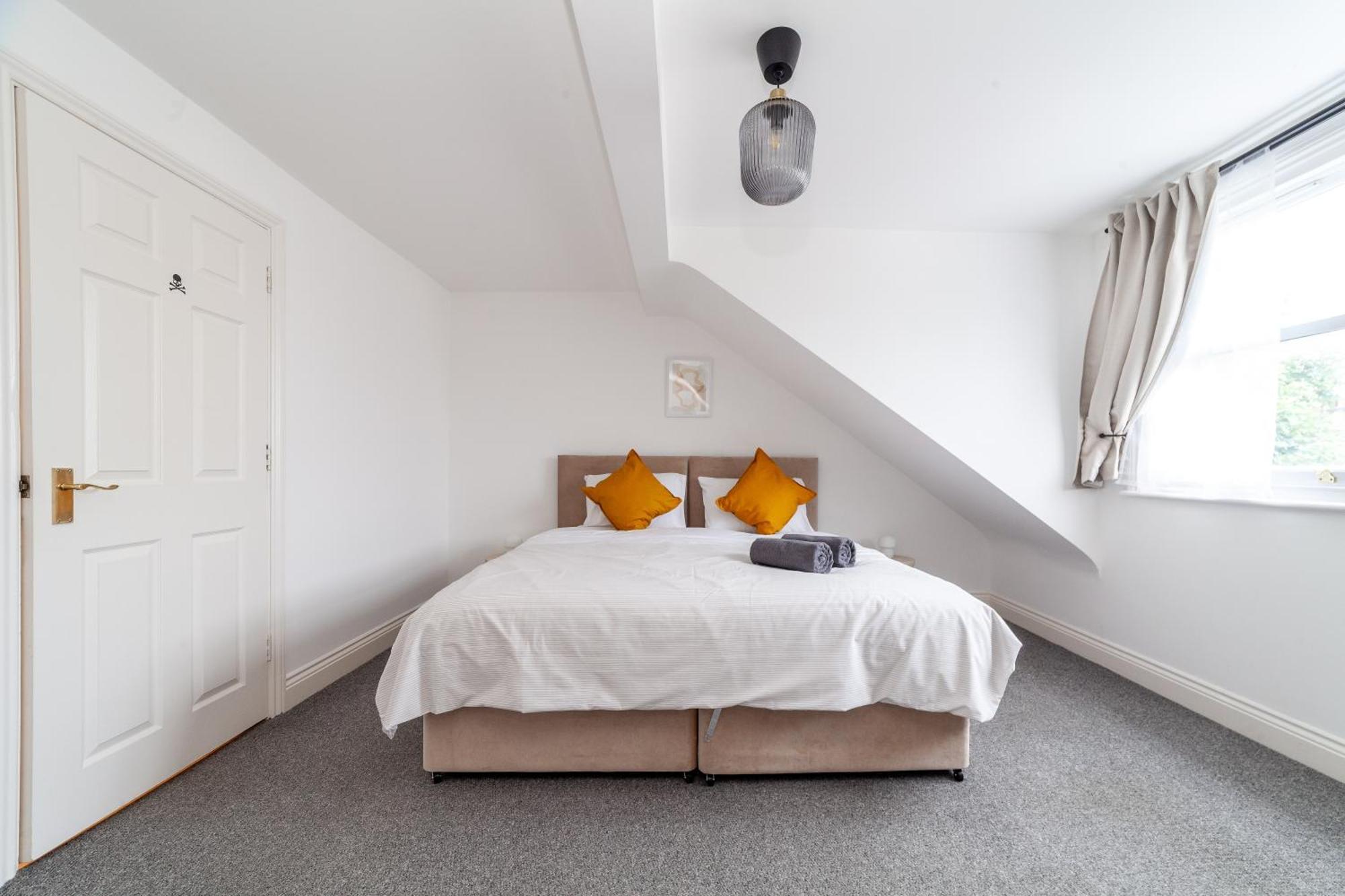 Arte Serviced Stratford - 3 Bedrooms 2 Bathrooms London, Stratford, Maryland, Free Parking, Garden, Weekly Or Monthly - Up To 8 Guests London