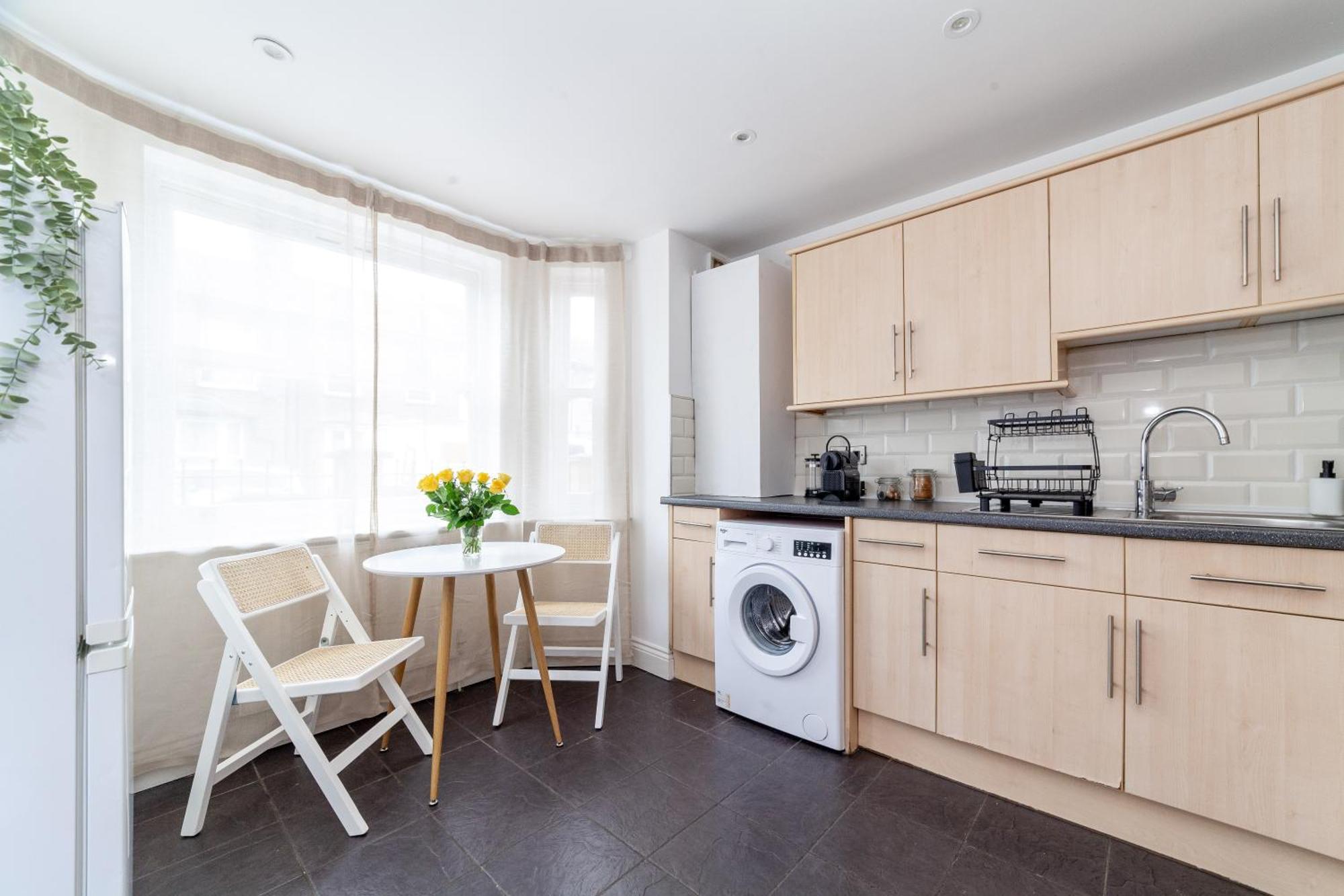 Ferienhaus Arte Serviced Stratford - 3 Bedrooms 2 Bathrooms London, Stratford, Maryland, Free Parking, Garden, Weekly Or Monthly - Up To 8 Guests *