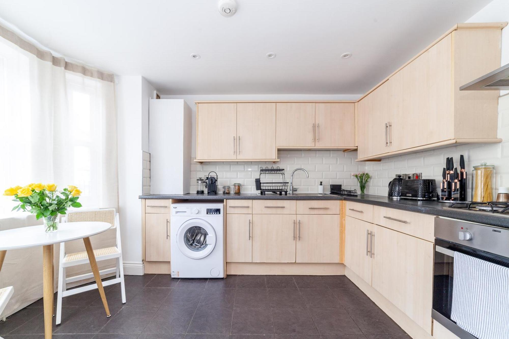 Ferienhaus Arte Serviced Stratford - 3 Bedrooms 2 Bathrooms London, Stratford, Maryland, Free Parking, Garden, Weekly Or Monthly - Up To 8 Guests London