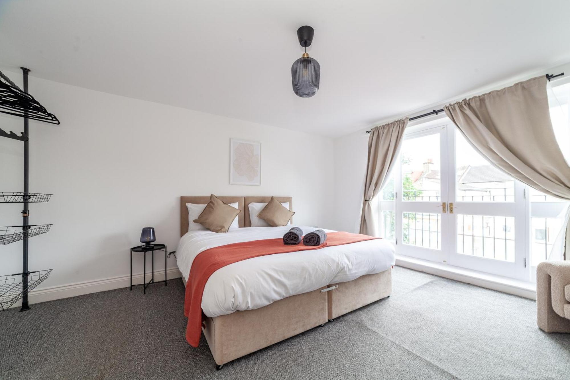 Ferienhaus Arte Serviced Stratford - 3 Bedrooms 2 Bathrooms London, Stratford, Maryland, Free Parking, Garden, Weekly Or Monthly - Up To 8 Guests London