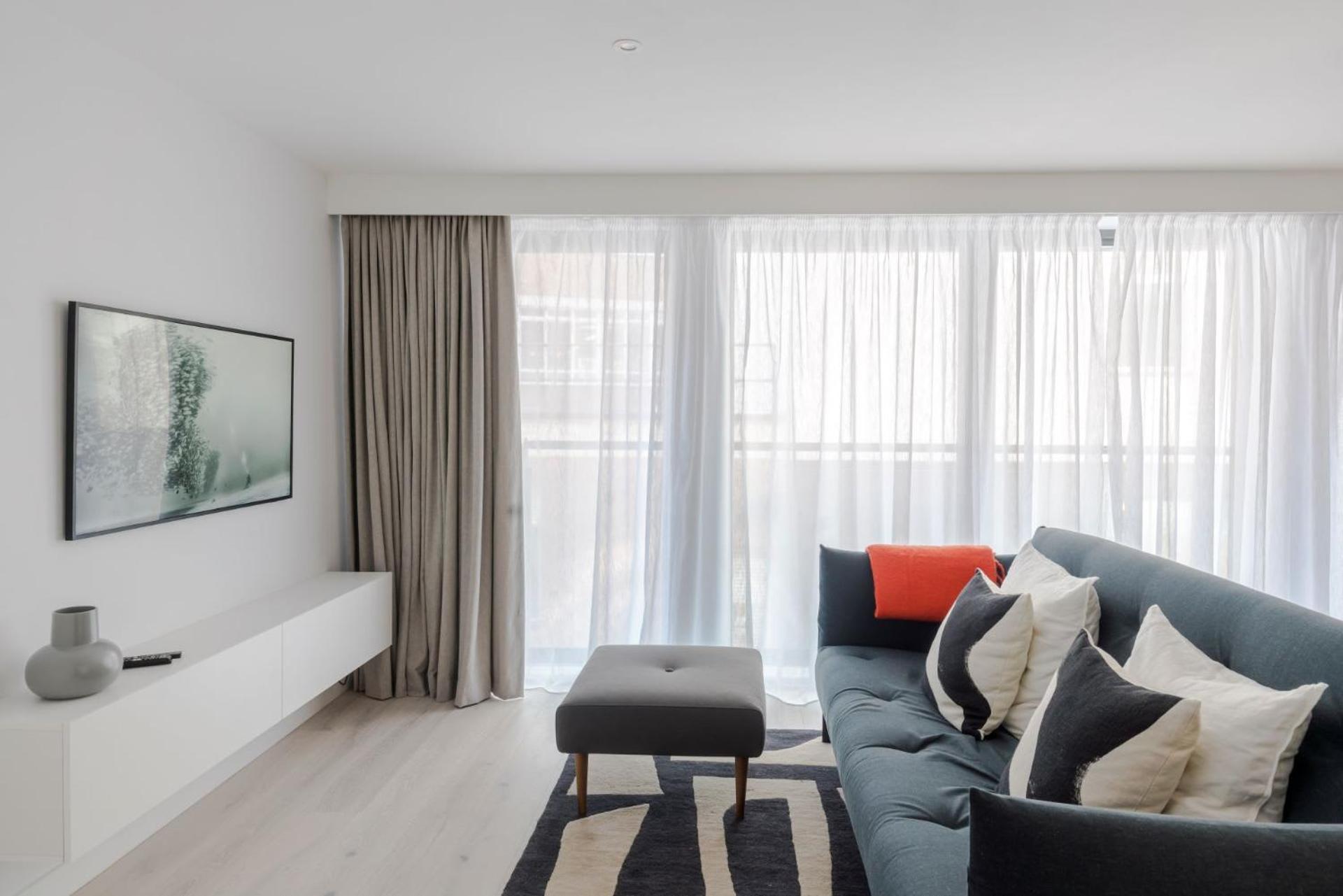 Blue Jeans White Shirt - Fitzrovia - By Frankie Says Apartment London