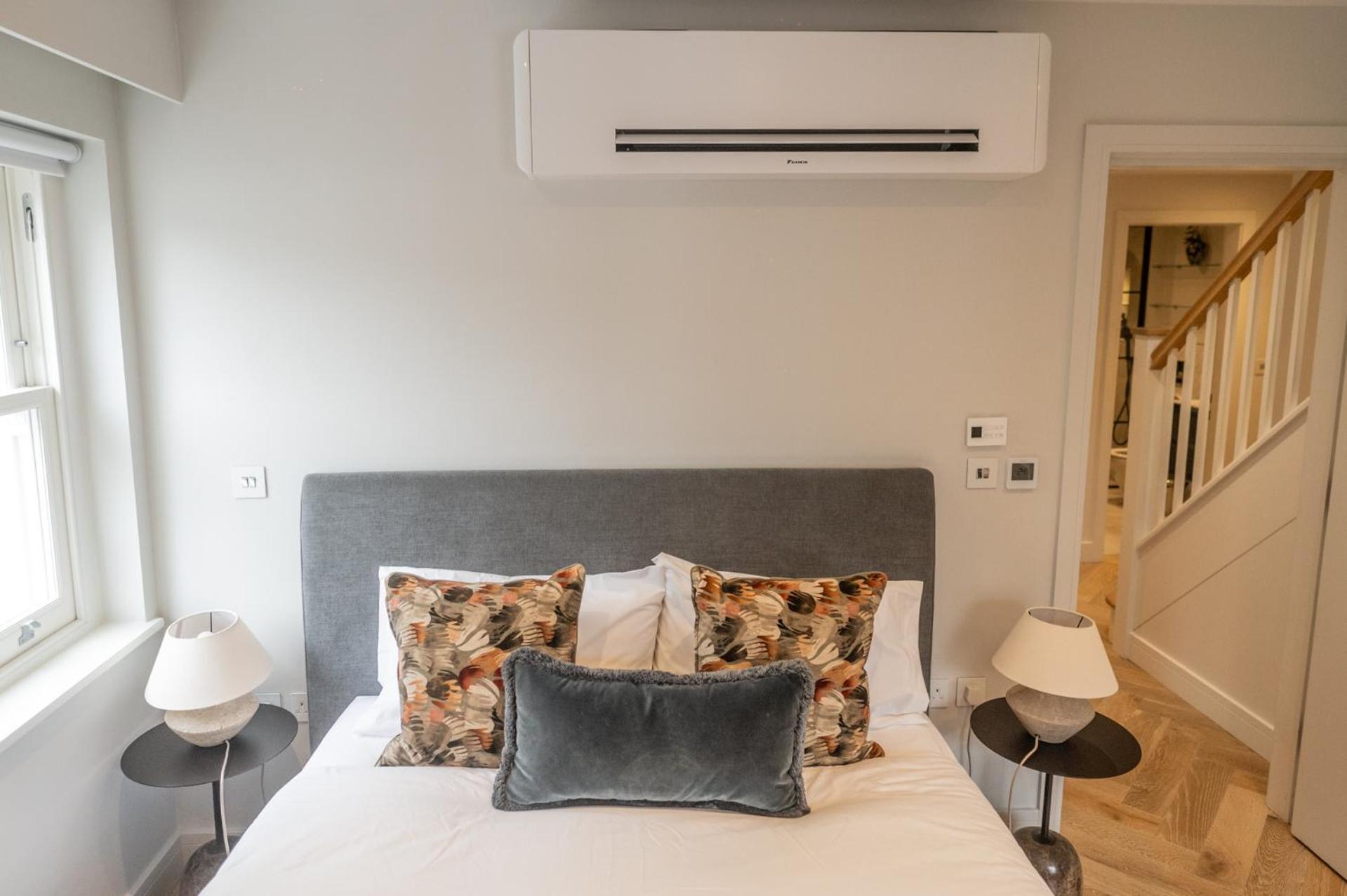 Modern 2 Bed Charlotte Street On 3rd Floor * London