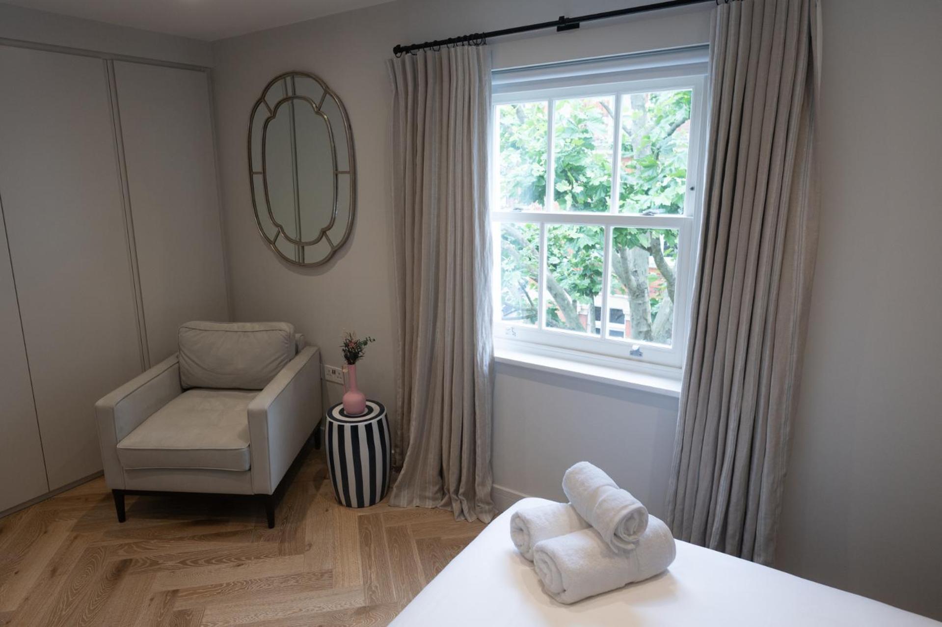 Modern 2 Bed Charlotte Street On 3rd Floor