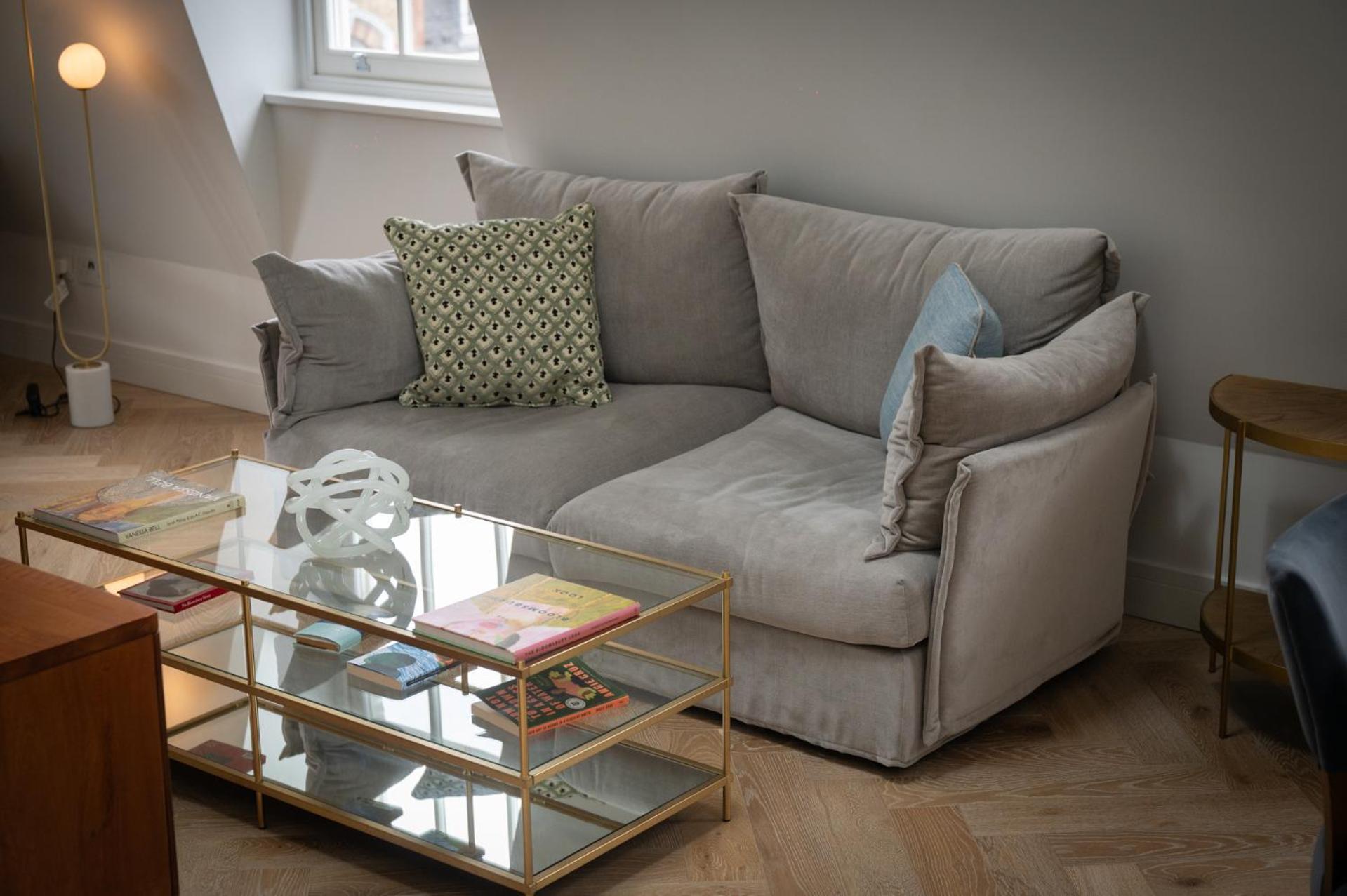 Modern 2 Bed Charlotte Street On 3rd Floor Apartment *