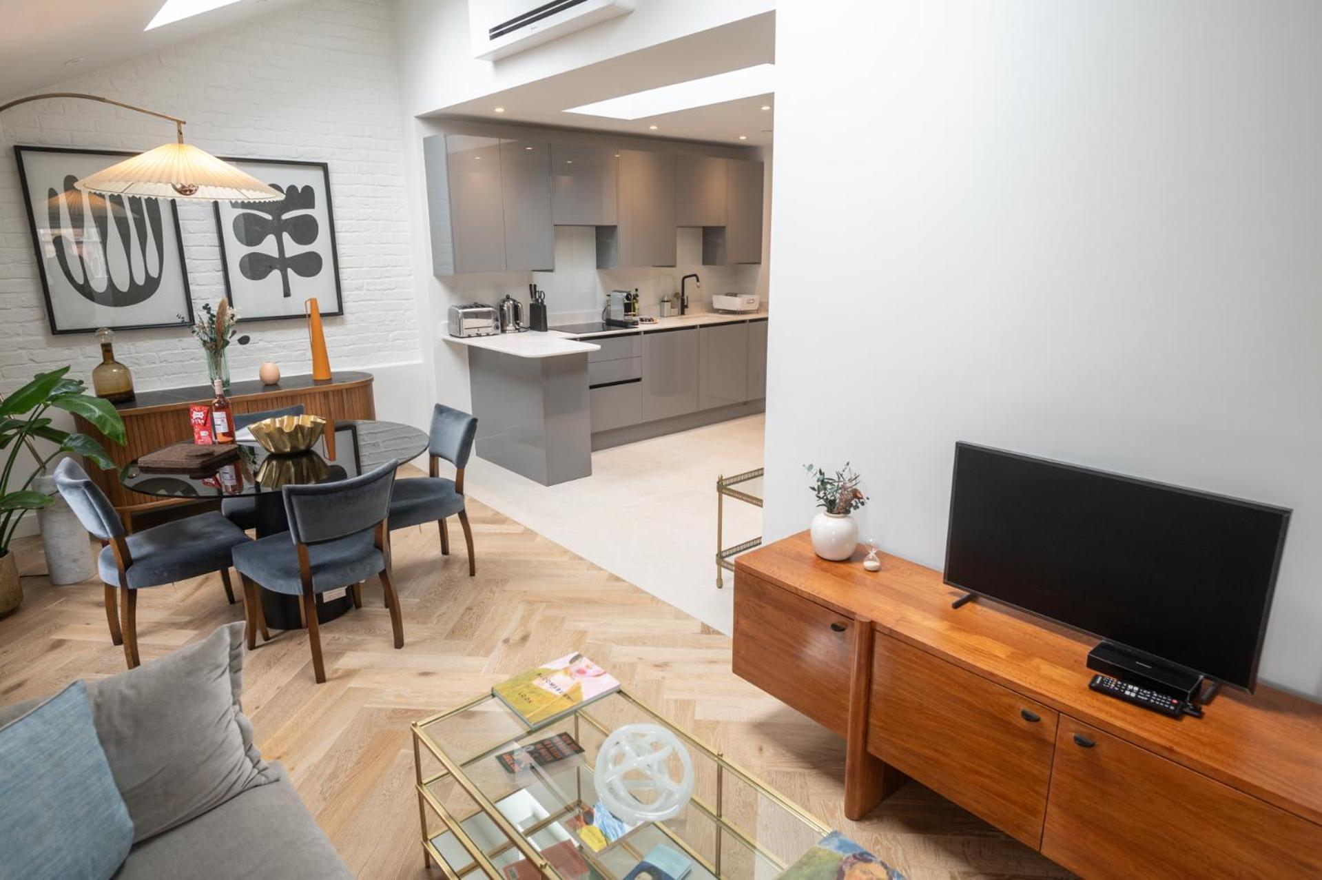 Apartment Modern 2 Bed Charlotte Street On 3rd Floor *
