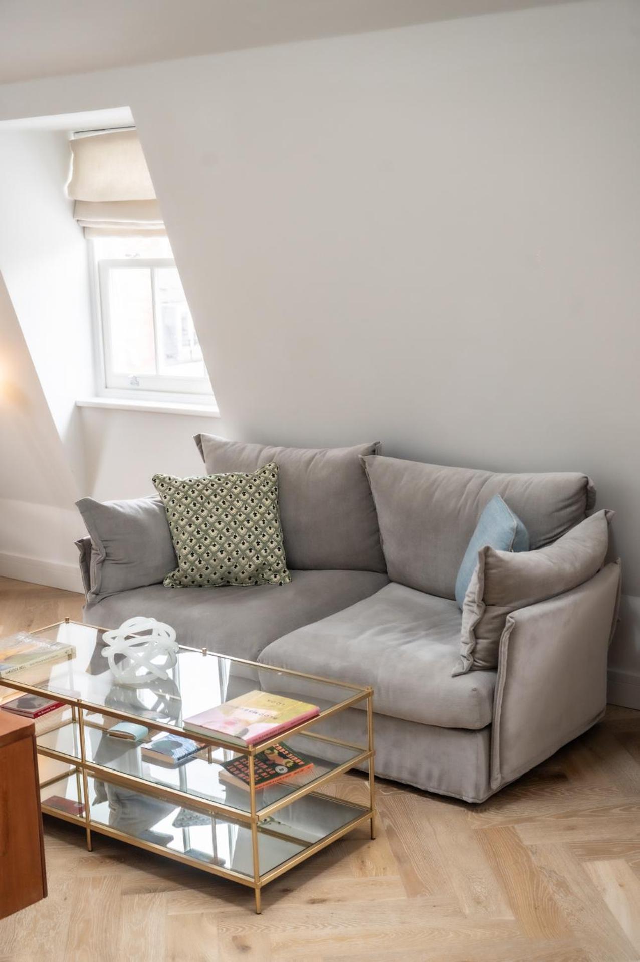 Modern 2 Bed Charlotte Street On 3rd Floor London
