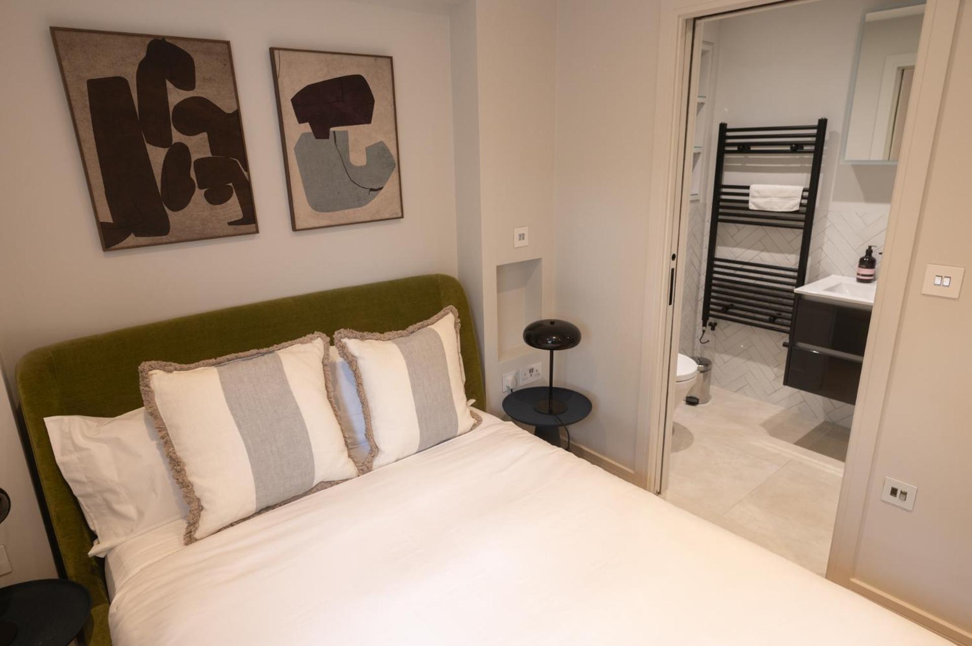 Modern 2 Bed Charlotte Street On 3rd Floor * London