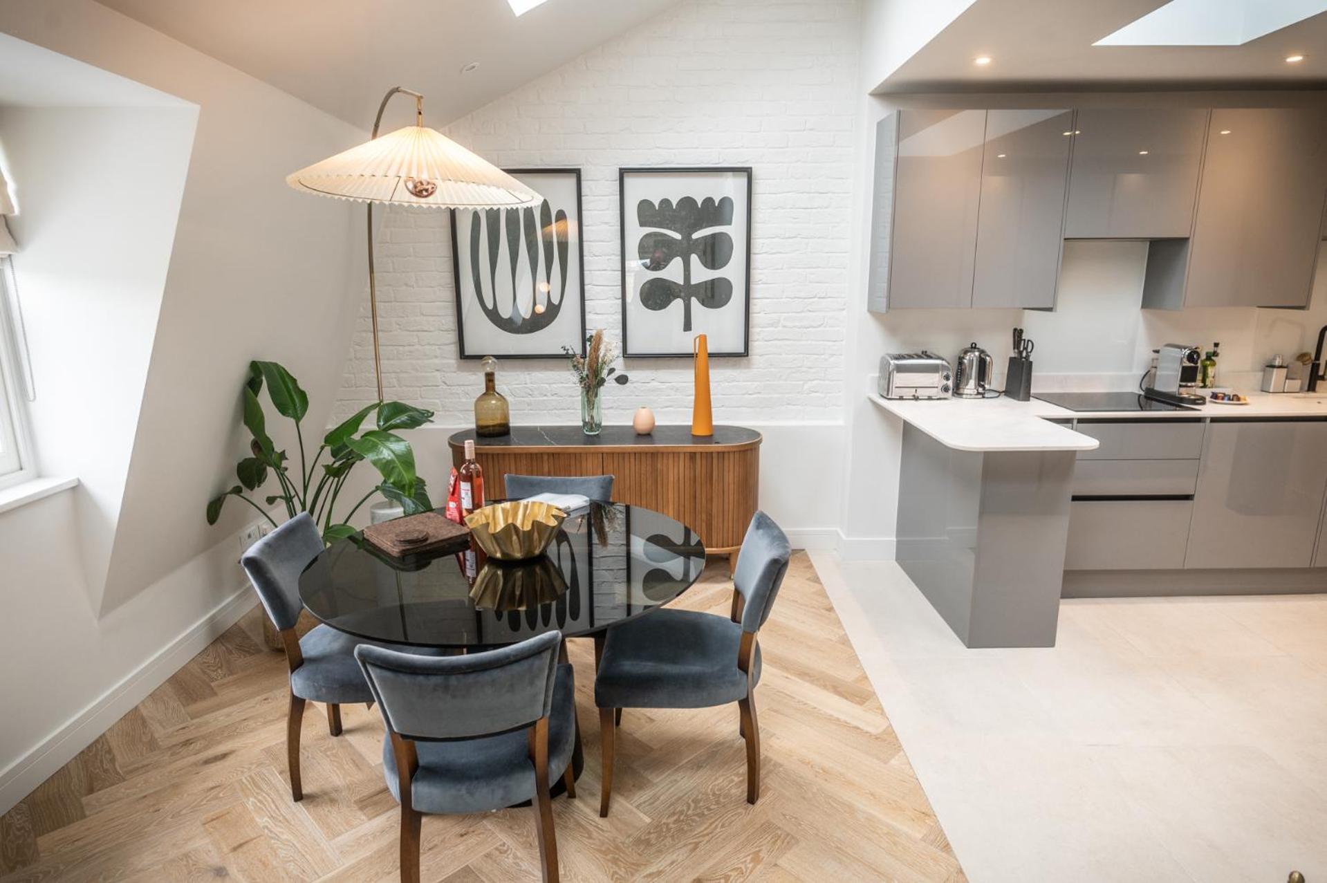 Modern 2 Bed Charlotte Street On 3rd Floor Londres