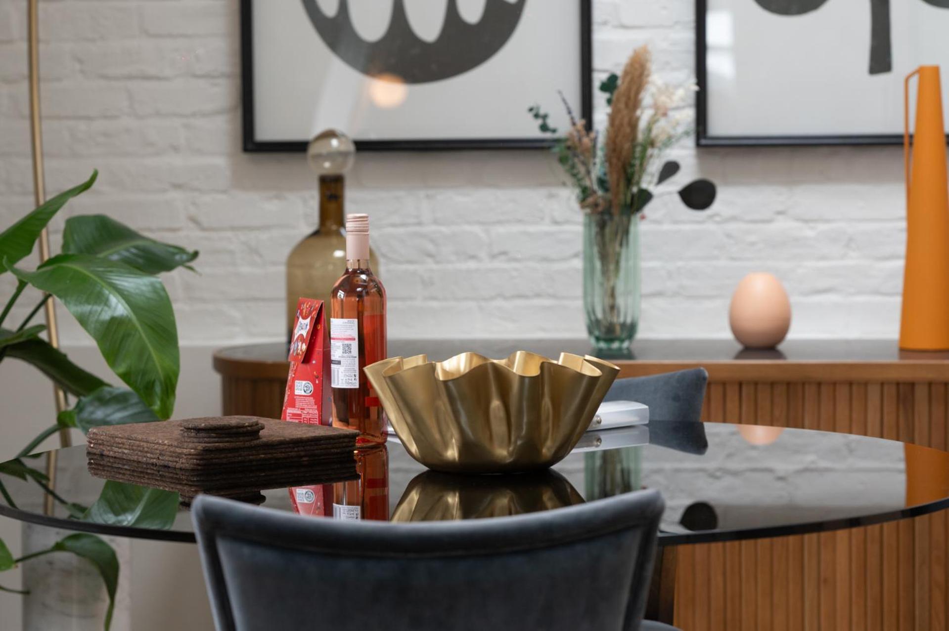 Modern 2 Bed Charlotte Street On 3rd Floor Apartamento Londres