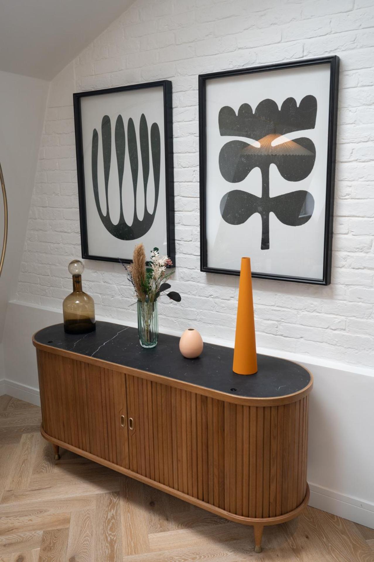 Modern 2 Bed Charlotte Street On 3rd Floor Apartment London