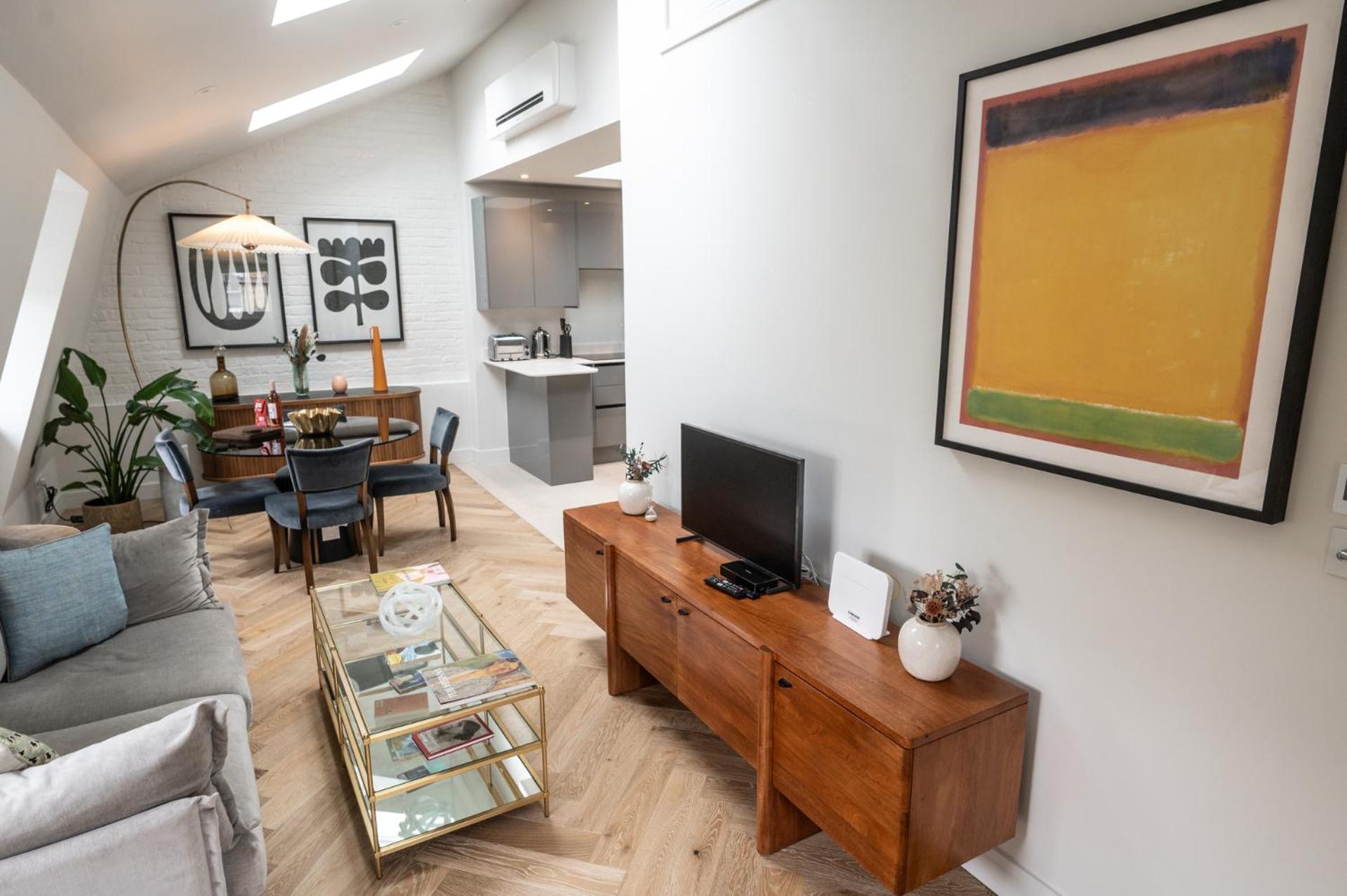 Modern 2 Bed Charlotte Street On 3rd Floor * Londres