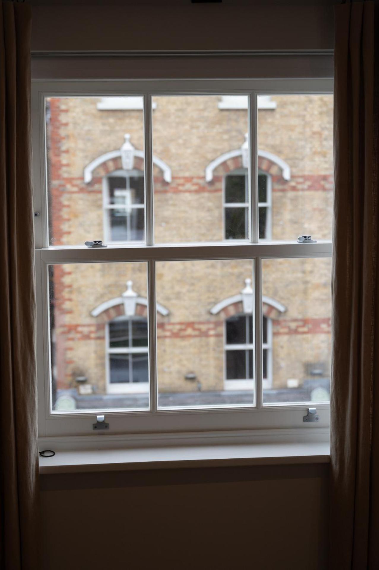 Modern 2 Bed Charlotte Street On 3rd Floor