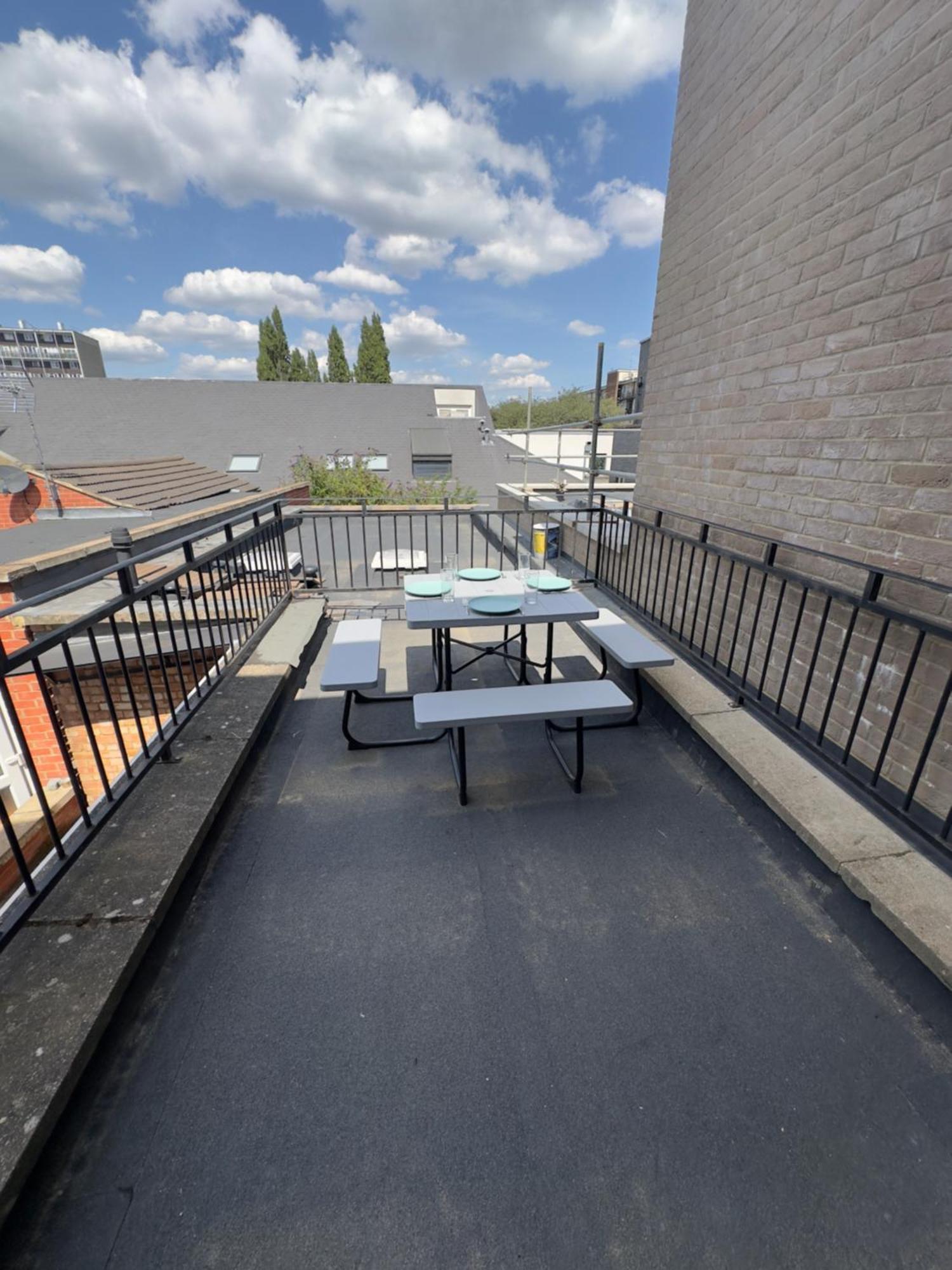 2-bed, 2-bathroom Split Level Flat In Hackney With 2 Balconies London