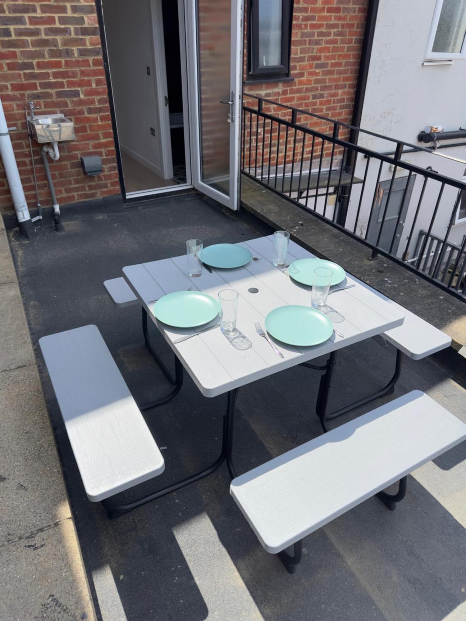 2-bed, 2-bathroom Split Level Flat In Hackney With 2 Balconies