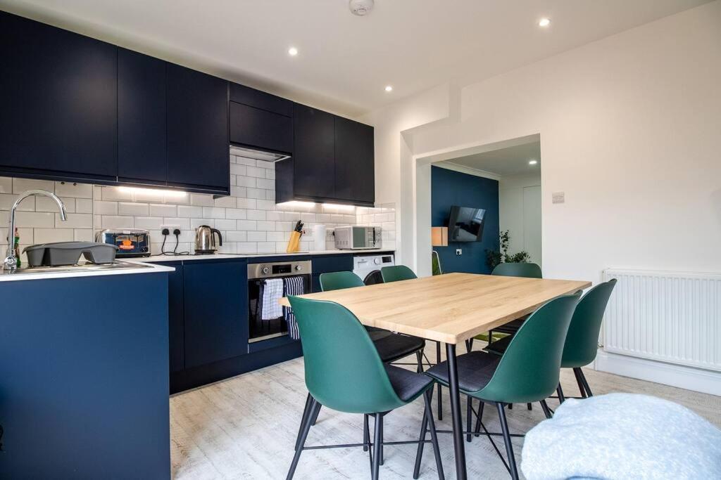 Spacious 3 Bed 3 Bath Aldgate London