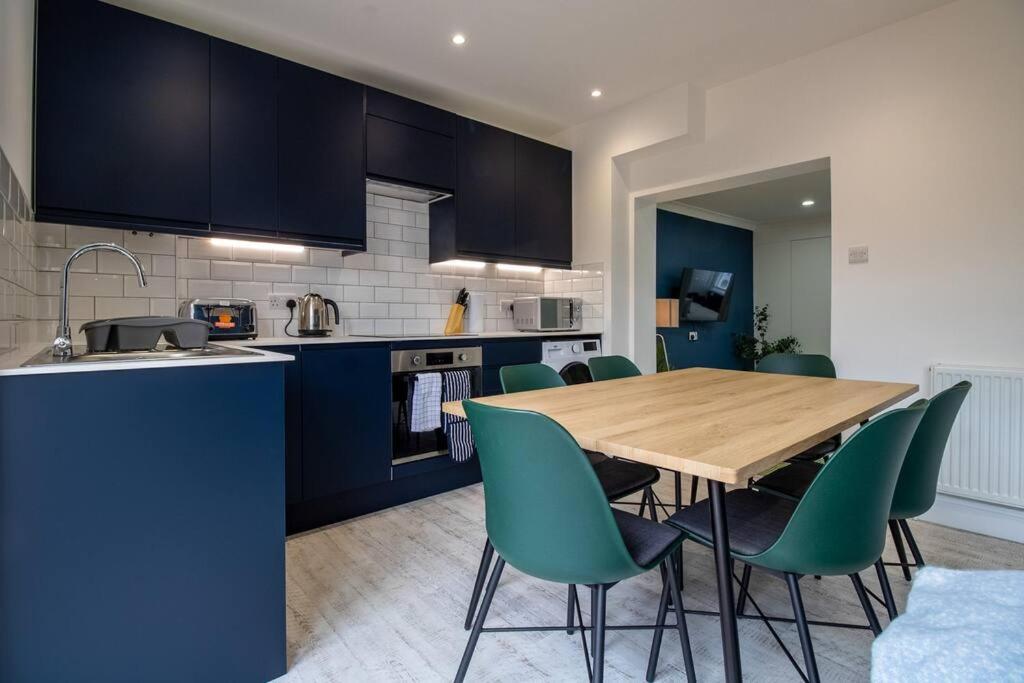 Spacious 3 Bed 3 Bath Aldgate