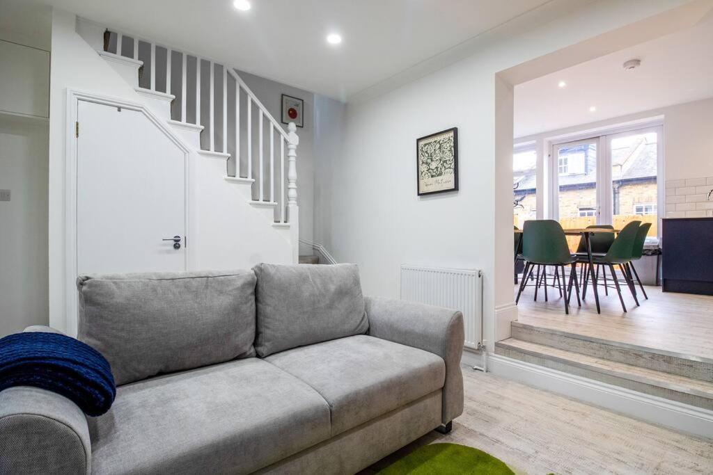 Spacious 3 Bed 3 Bath Aldgate Apartment London