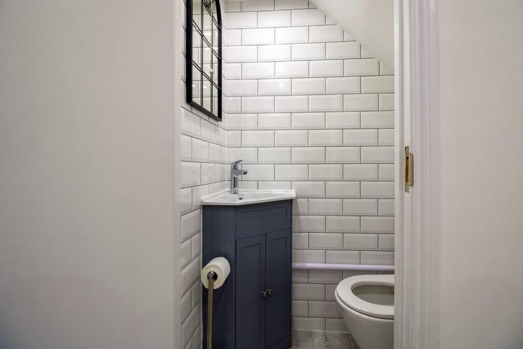 Spacious 3 Bed 3 Bath Aldgate *