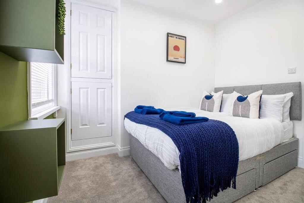 Spacious 3 Bed 3 Bath Aldgate