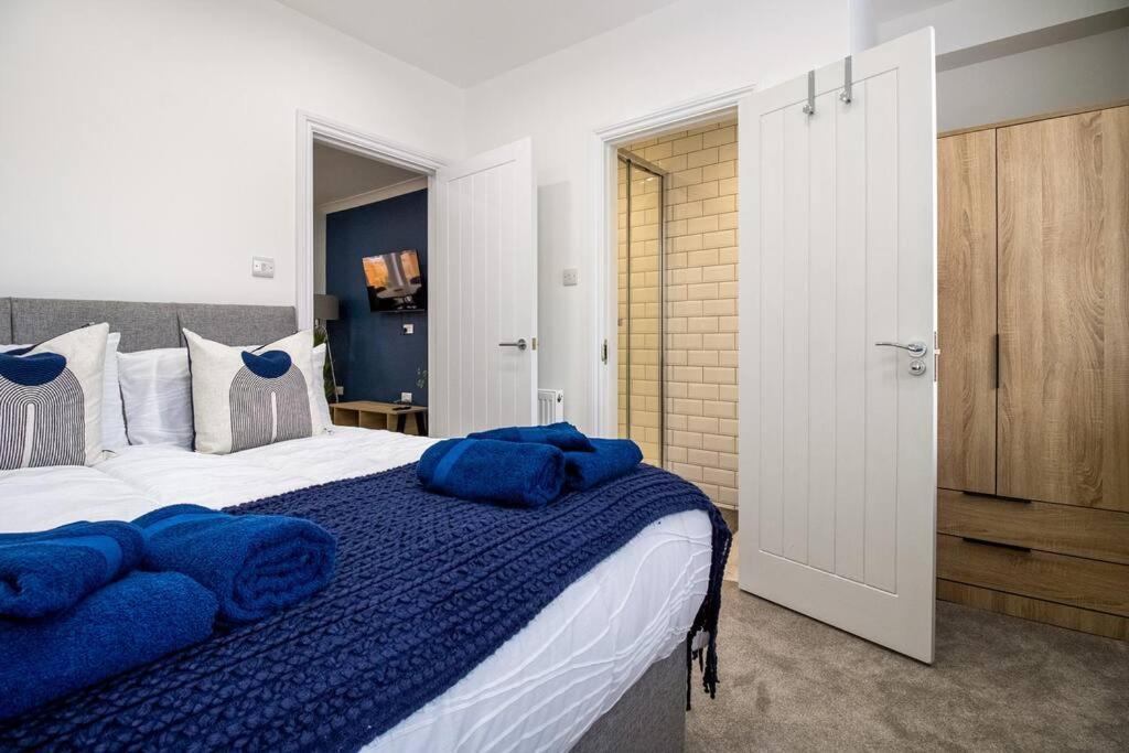 Spacious 3 Bed 3 Bath Aldgate Apartment London