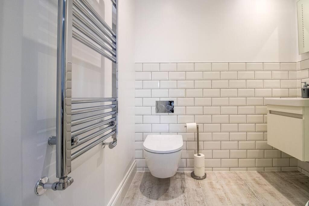 Spacious 3 Bed 3 Bath Aldgate *