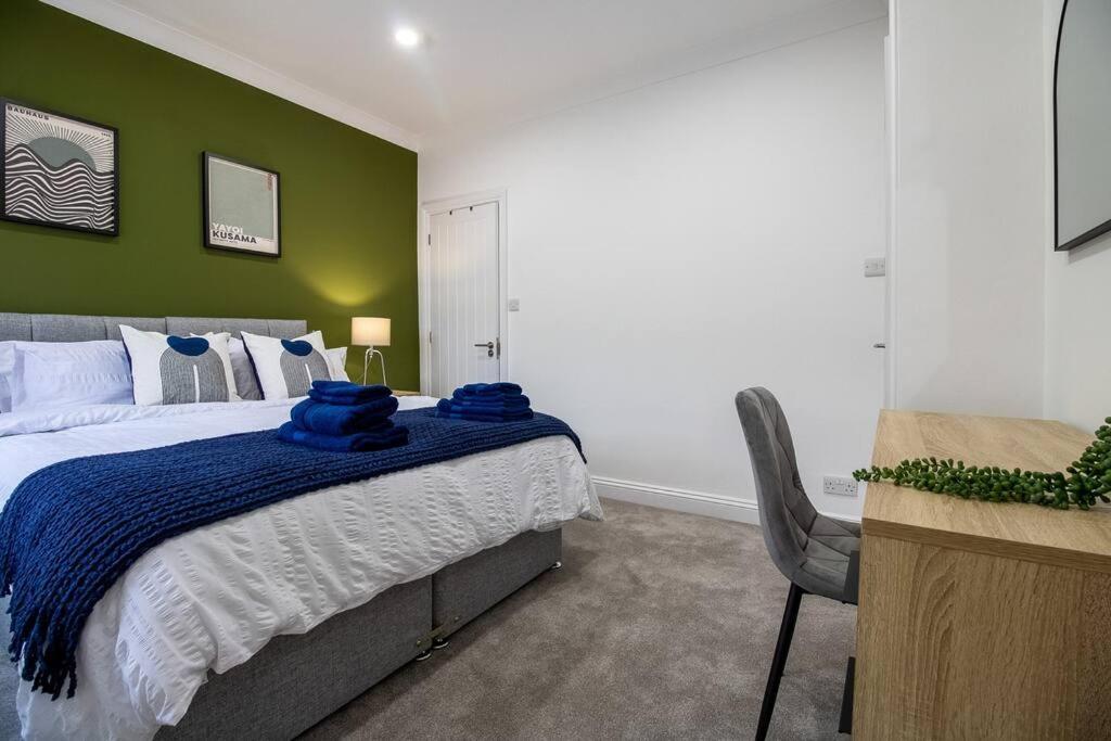 Spacious 3 Bed 3 Bath Aldgate * London