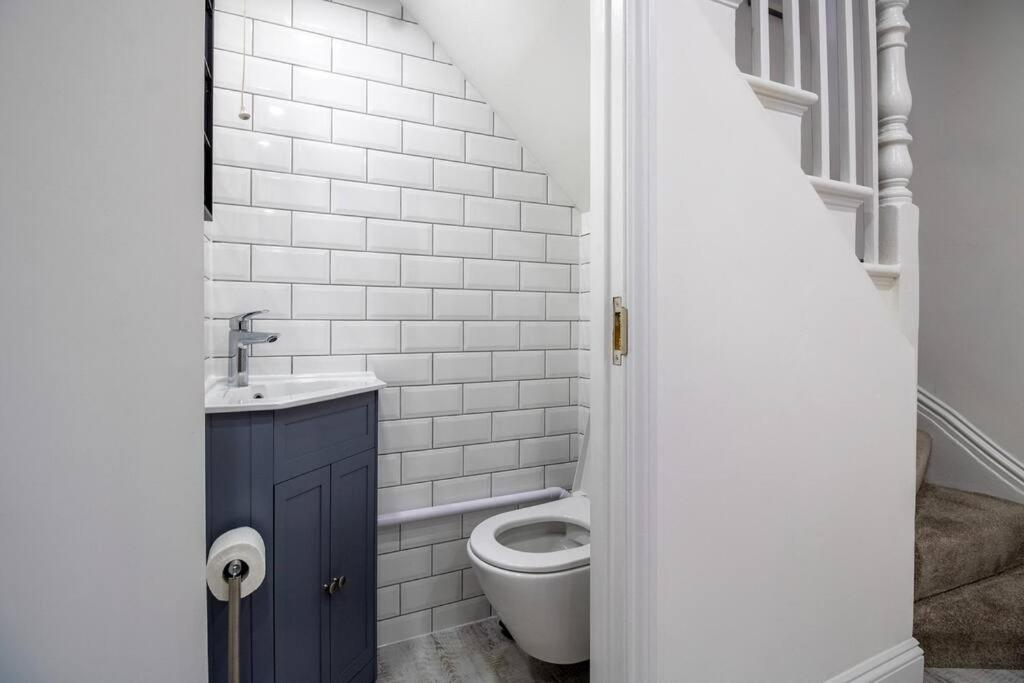 Spacious 3 Bed 3 Bath Aldgate Apartment London