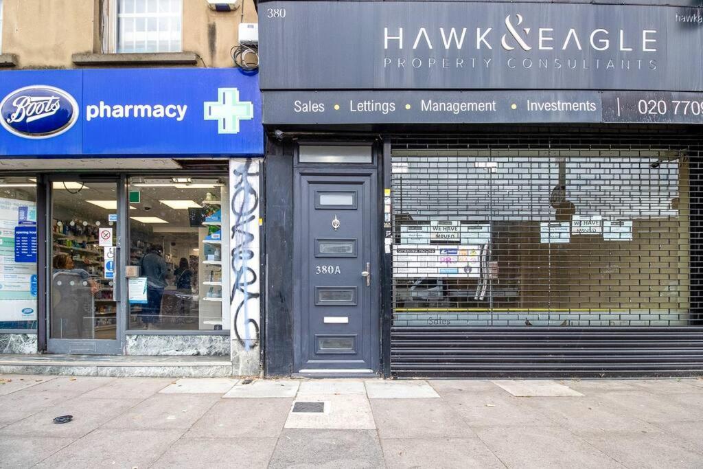 Spacious 3 Bed 3 Bath Aldgate Apartment *