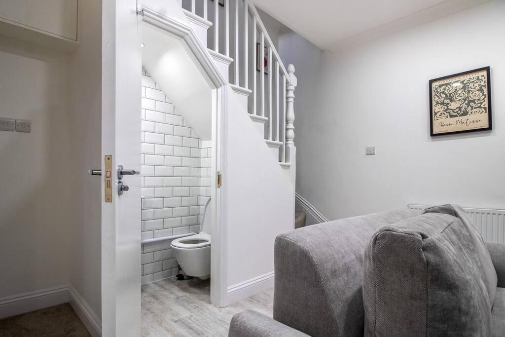 Spacious 3 Bed 3 Bath Aldgate Apartment London