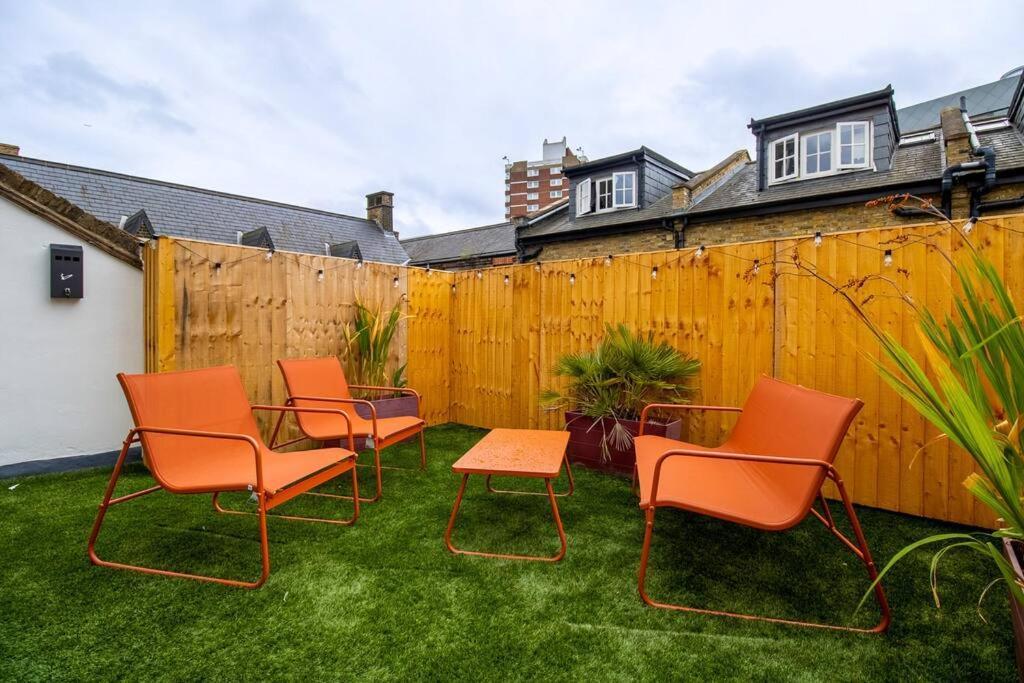 Spacious 3 Bed 3 Bath Aldgate Apartment *