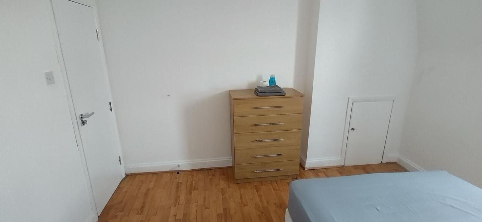 Large Double Green Lane Manor House Zone 2 * London