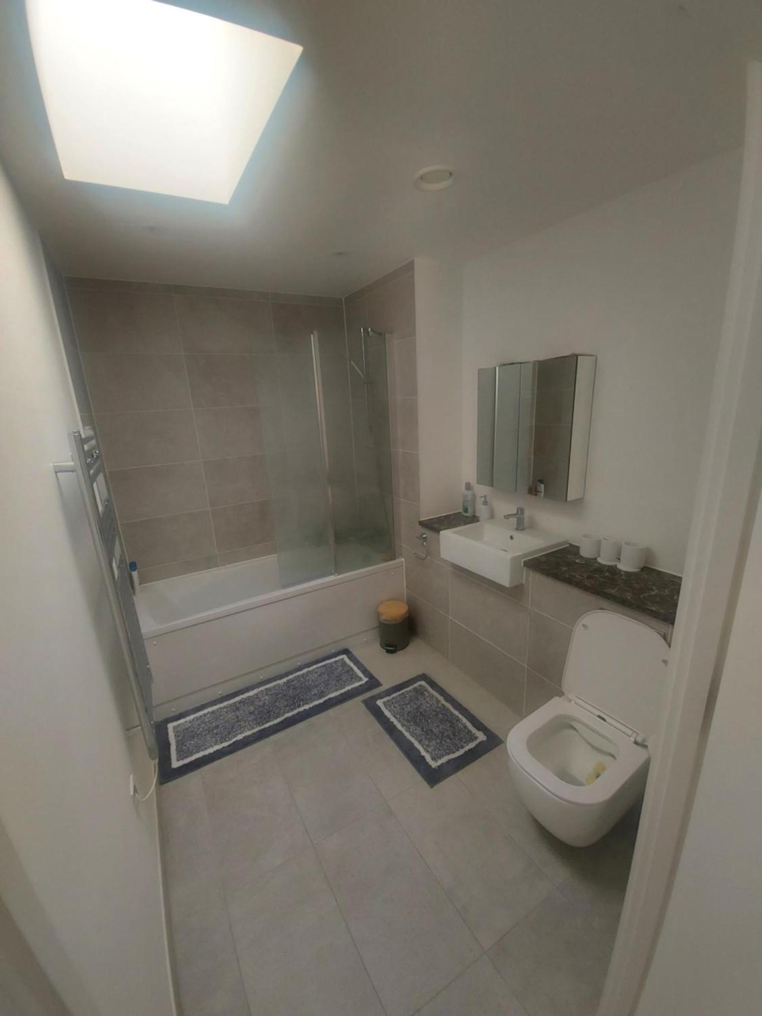 Modern Penthouse 2 Bedroom Flat In Stockwell - Brixton London